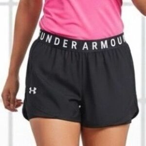 NWT Under Armour black sports shorts, elastic waist, rounded hem, logo, Small